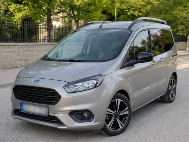 2022 Kia Carnival in Moonstone Grey