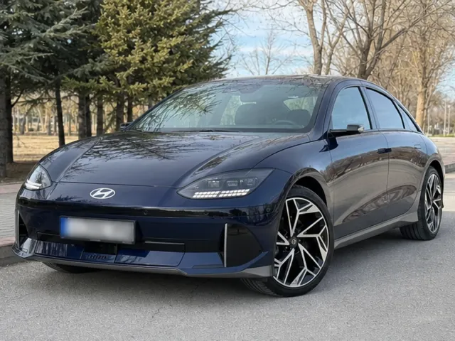 2023 Lucid Air — long-range saloon